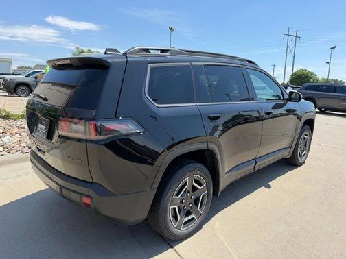 Diamond Black 2026 Jeep Cherokee LAREDO/LIMITED