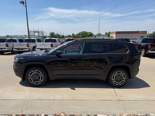 Diamond Black 2026 Jeep Cherokee LAREDO/LIMITED