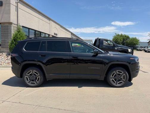 Diamond Black 2026 Jeep Cherokee LAREDO/LIMITED