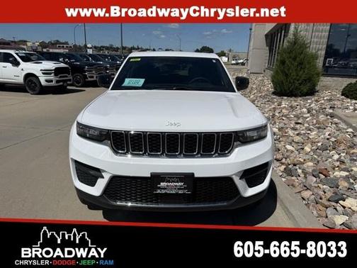 2025 Jeep Grand Cherokee Laredo