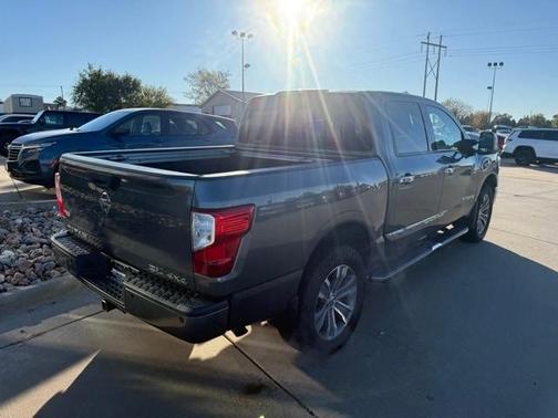 2017 Nissan Titan SL
