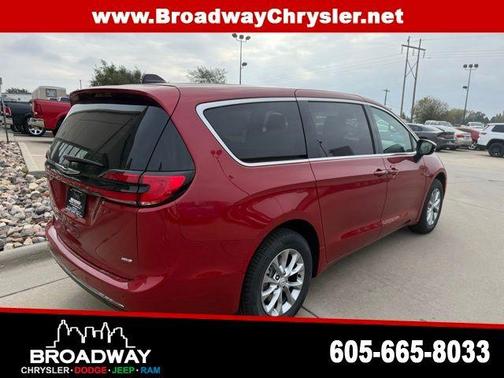 2026 Chrysler Pacifica Select AWD