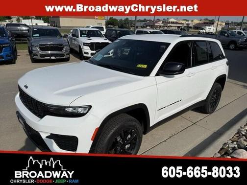 2025 Jeep Grand Cherokee Laredo