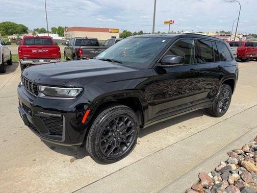 Diamond Black 2026 Jeep Grand Cherokee Summit 4x4