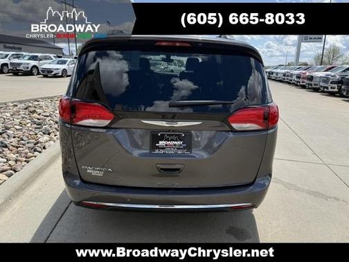 2019 Chrysler Pacifica Touring-L