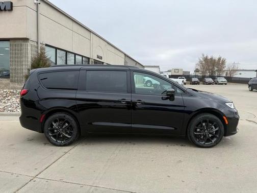 2026 Chrysler Pacifica Select AWD