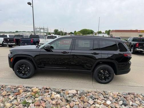 Diamond Black 2026 Jeep Grand Cherokee L Laredo