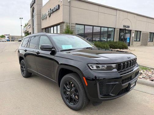 Diamond Black 2026 Jeep Grand Cherokee L Laredo
