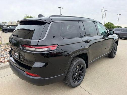 Diamond Black 2026 Jeep Grand Cherokee L Laredo