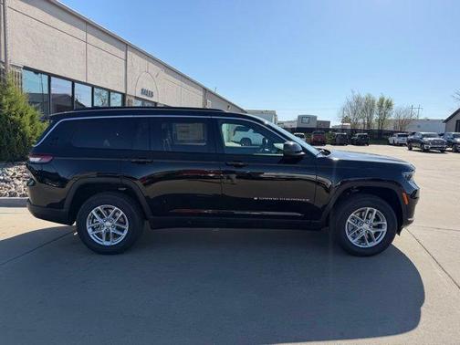 Diamond Black 2026 Jeep Grand Cherokee L Laredo