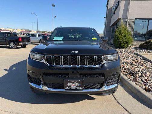 Diamond Black 2026 Jeep Grand Cherokee L Laredo