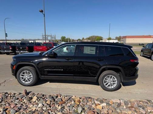 Diamond Black 2026 Jeep Grand Cherokee L Laredo