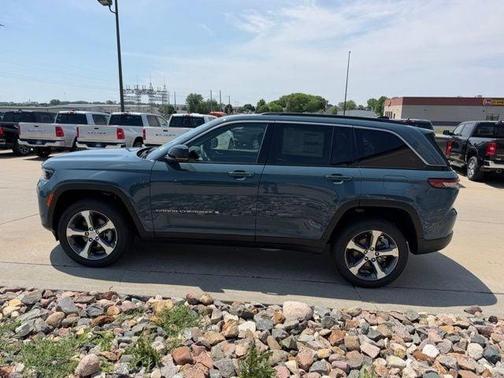 Steel Blue 2026 Jeep Grand Cherokee Limited 4x4