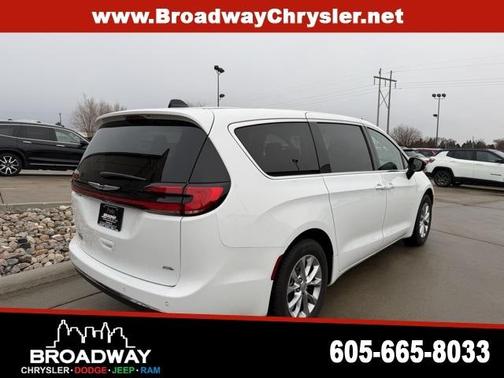 2024 Chrysler Pacifica Touring-L