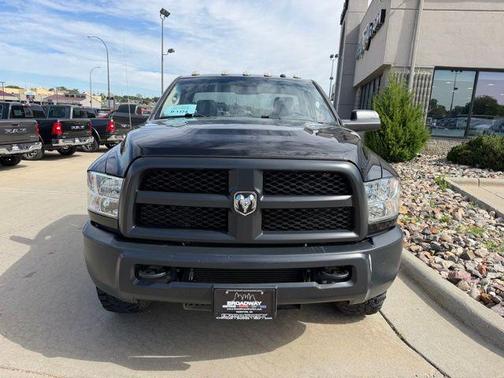 Brilliant Black Crystal Pearlcoat 2018 RAM 2500 Tradesman