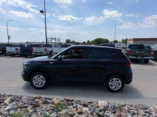 Onyx Black 2025 Hyundai VENUE SE