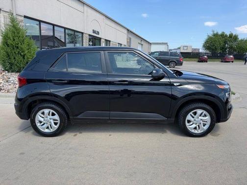 Onyx Black 2025 Hyundai VENUE SE