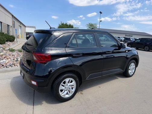 Onyx Black 2025 Hyundai VENUE SE