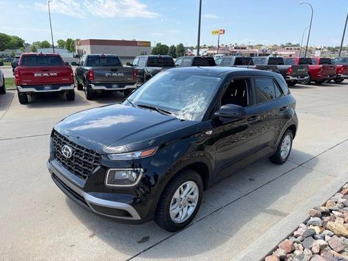 Onyx Black 2025 Hyundai VENUE SE