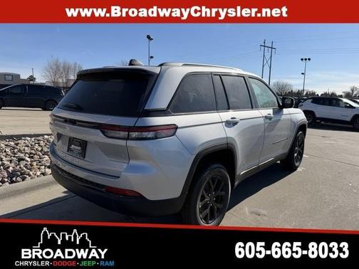 2025 Jeep Grand Cherokee Laredo