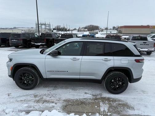 2025 Jeep Grand Cherokee Laredo