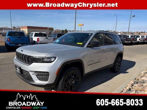 2025 Jeep Grand Cherokee Laredo