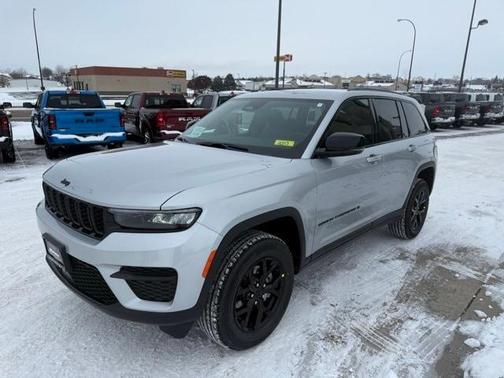 2025 Jeep Grand Cherokee Laredo