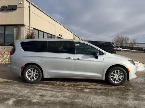 2026 Chrysler Voyager LX