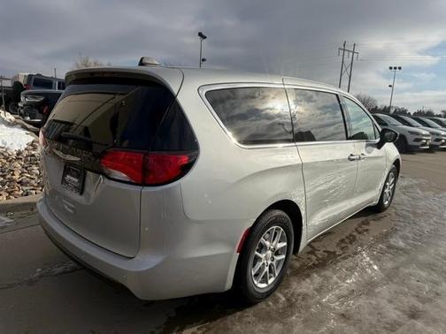 2026 Chrysler Voyager LX