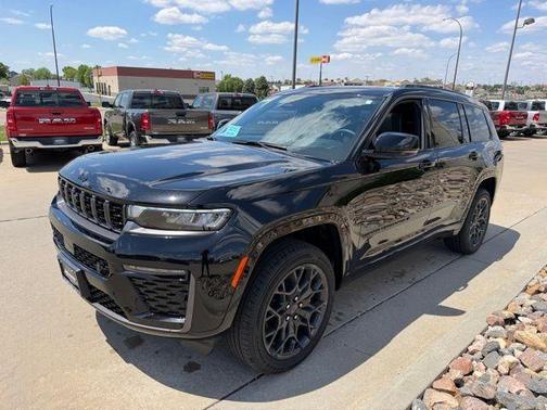 Diamond Black 2026 Jeep Grand Cherokee L Summit