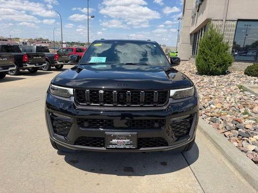 Diamond Black 2026 Jeep Grand Cherokee L Summit