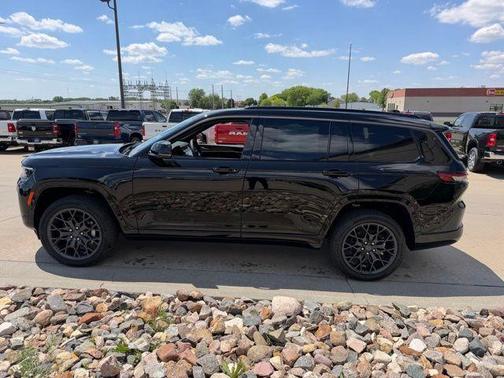 Diamond Black 2026 Jeep Grand Cherokee L Summit