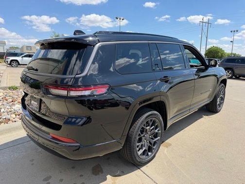 Diamond Black 2026 Jeep Grand Cherokee L Summit