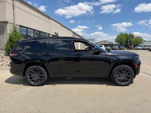 Diamond Black 2026 Jeep Grand Cherokee L Summit