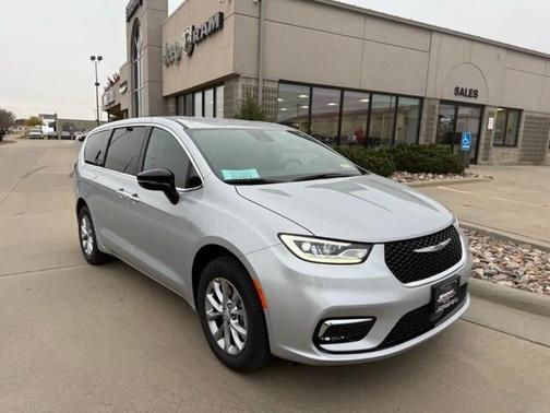 2026 Chrysler Pacifica Select AWD