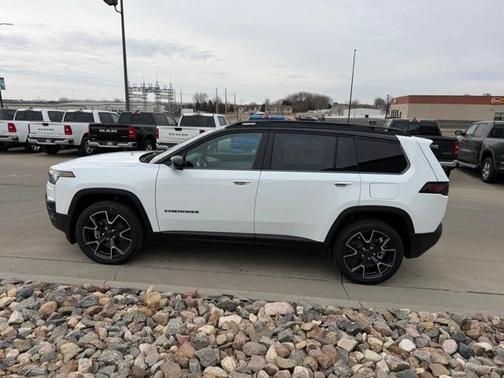 2026 Jeep Cherokee Overland