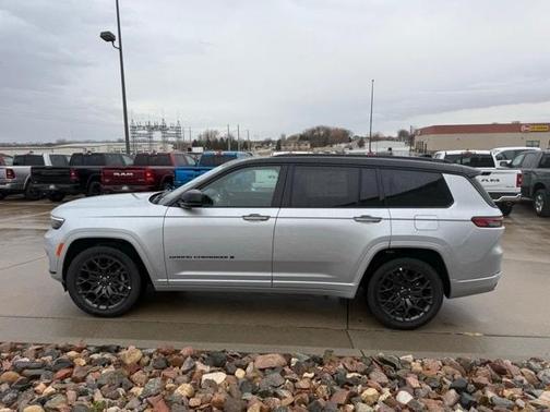 2025 Jeep Grand Cherokee L Summit