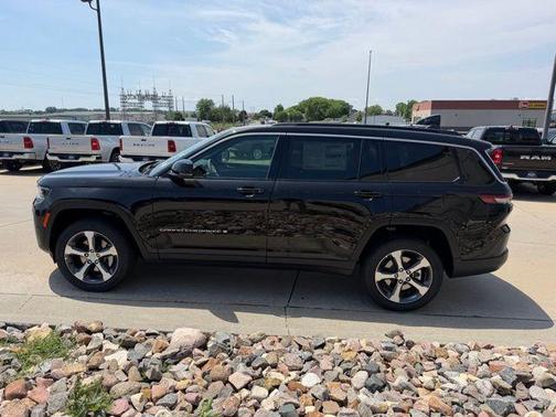 Diamond Black 2026 Jeep Grand Cherokee Limited