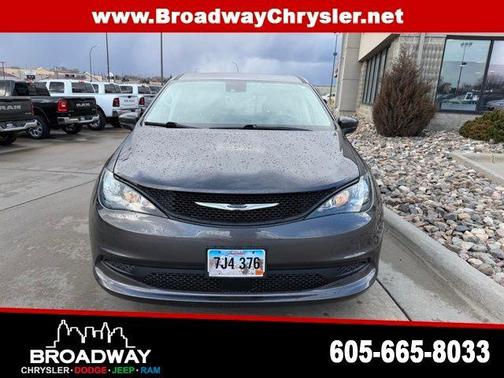 2023 Chrysler Voyager LX