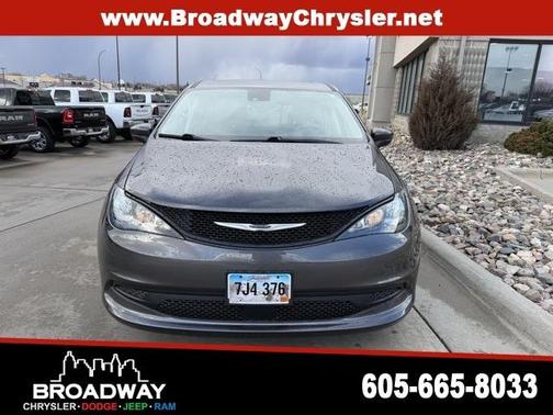 2023 Chrysler Voyager LX