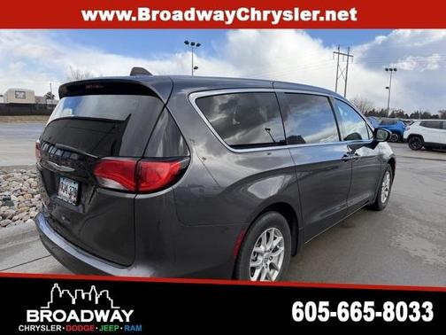 2023 Chrysler Voyager LX