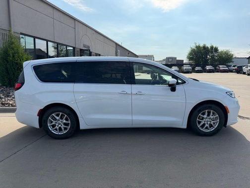 Bright White Clearcoat 2023 Chrysler Pacifica Touring-L