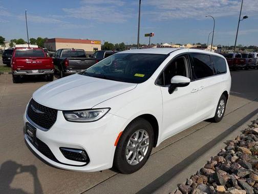 Bright White Clearcoat 2023 Chrysler Pacifica Touring-L