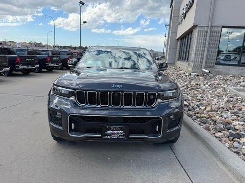 Metallic 2023 Jeep Grand Cherokee Overland