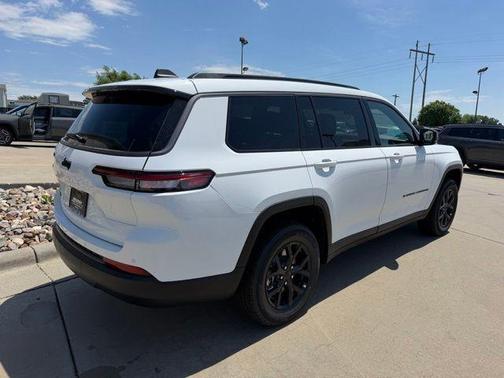 Bright White 2026 Jeep Grand Cherokee Laredo