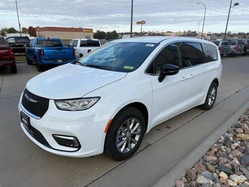 2026 Chrysler Pacifica Select AWD