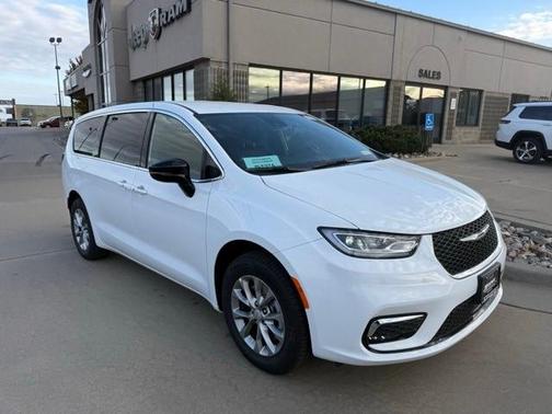 2026 Chrysler Pacifica Select AWD