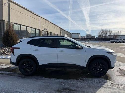 Summit White 2025 Chevrolet Trax ACTIV