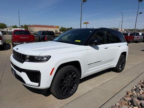 Bright White 2026 Jeep Grand Cherokee Summit 4x4