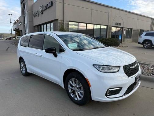 2026 Chrysler Pacifica Select AWD